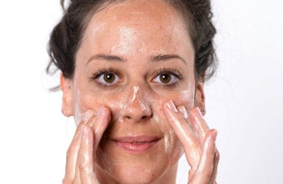 hemp-seed-oil-for-skin-2-700x555